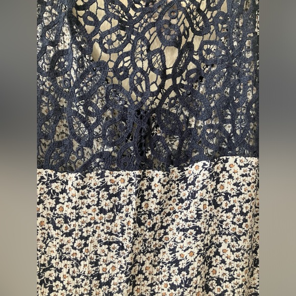 🌸 3/$15 EUC Cape juby romper - Picture 3 of 14